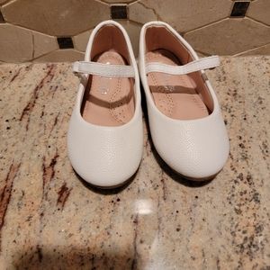 Toddlers size 6 Link dressy shoes